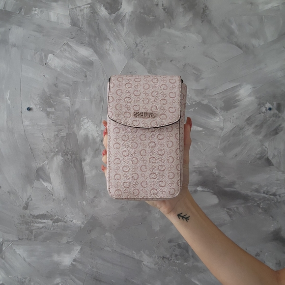 Guess Handbags - Guess Crossbody bag.